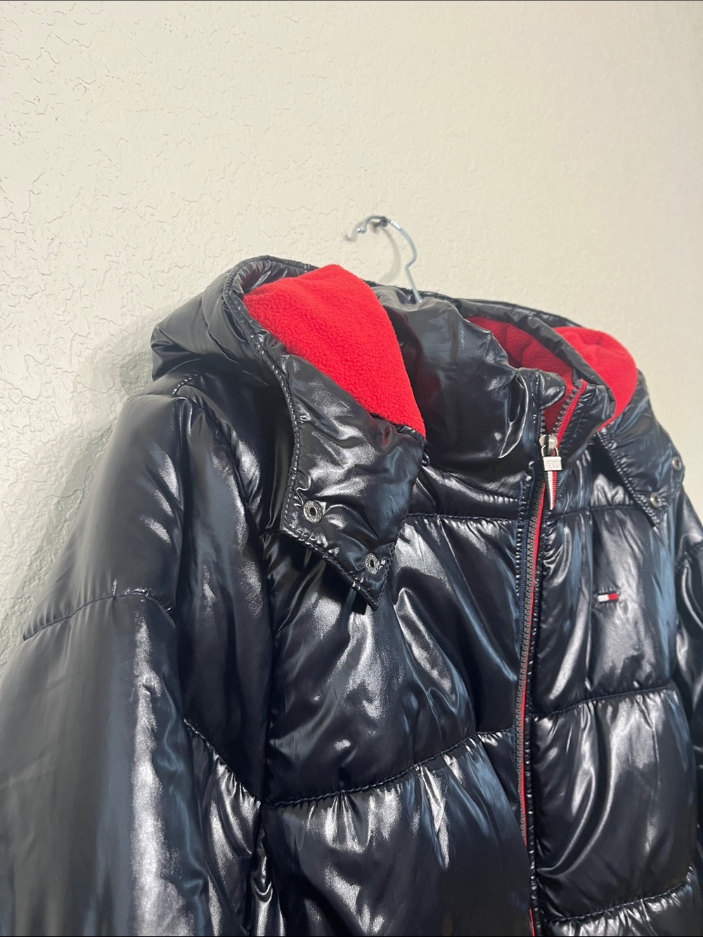 Tommy Hilfiger Youth Big Boy XL 18/20 Black Puffer with Red Hood Lining - Picture 8 of 13